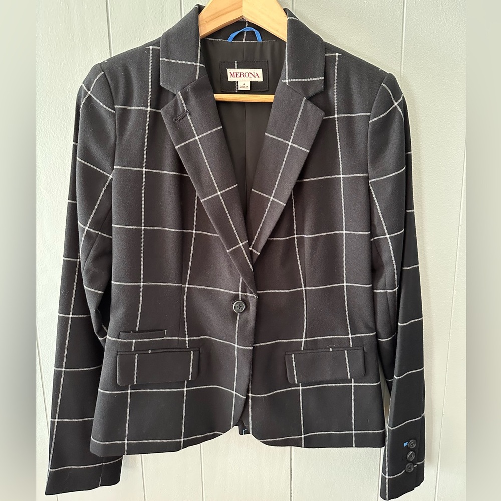 Women’s Checkered Stripped Blazer. Size 4